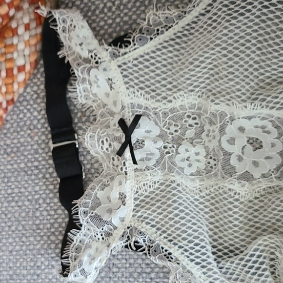 Victorias Secret unlined demi bra - Picture 2 of 5